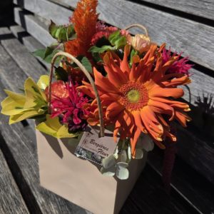 Arrangement piqué "Sac de Fleurs Pétillant"